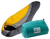 Bolsa de dormir en campamento